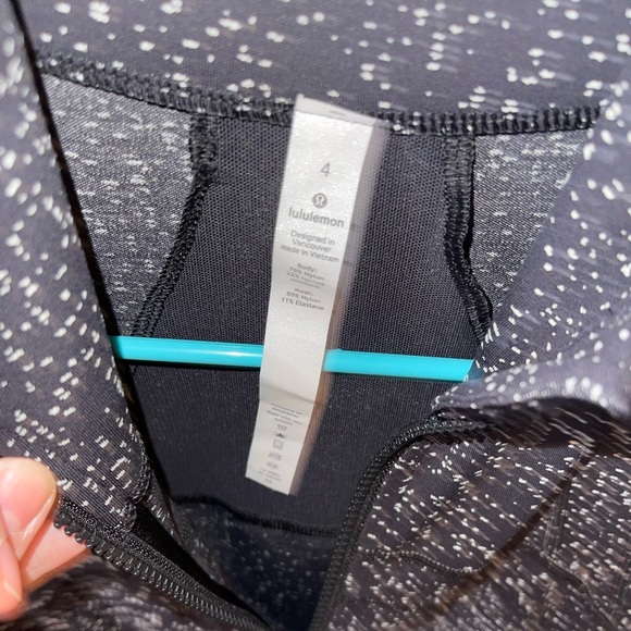 Black and white lululemon define jacket size 4 - Picture 3 of 3